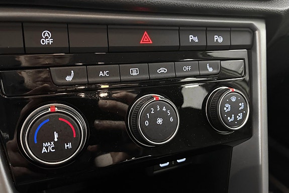Volkswagen T-Roc 18 of 22