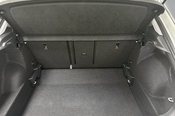 Volkswagen T-Roc 17 of 22