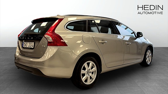 Volvo V60 2 of 12