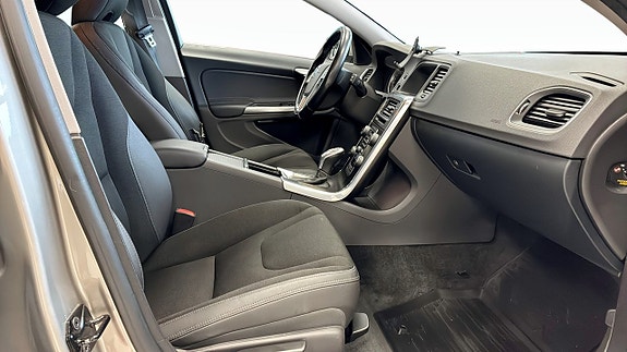 Volvo V60 3 of 12