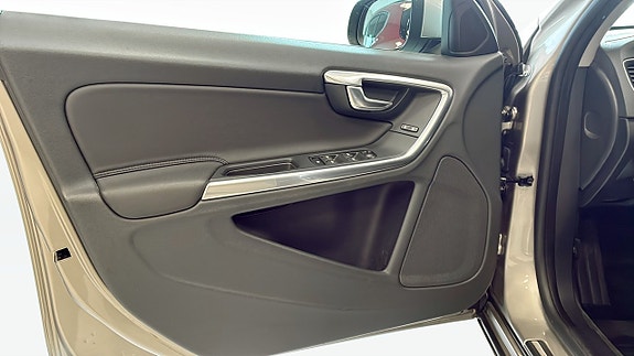 Volvo V60 11 of 12