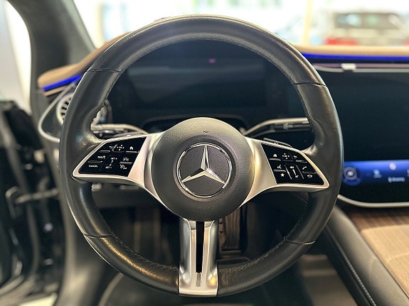 Mercedes-Benz EQE500 16 of 26