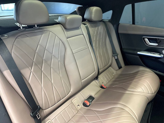 Mercedes-Benz EQE500 26 of 26