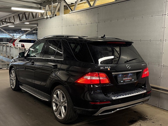 Mercedes-Benz ML350 6 of 23