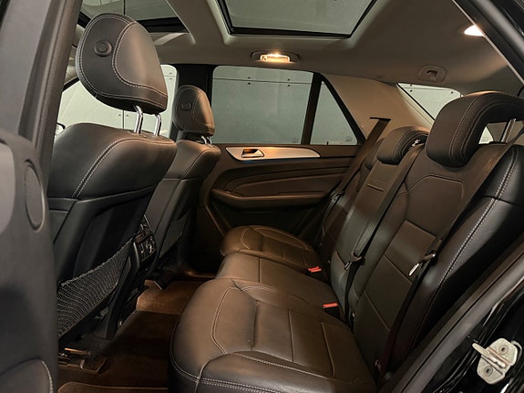 Mercedes-Benz ML350 11 of 23