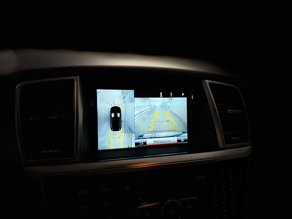 Mercedes-Benz ML350 17 of 23
