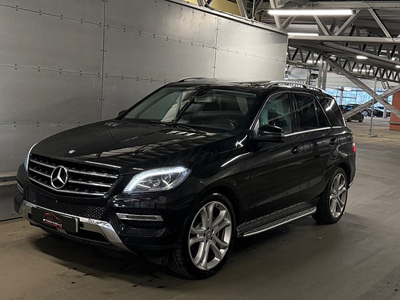 Mercedes-Benz ML350 2 of 23