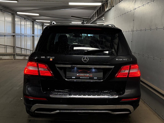 Mercedes-Benz ML350 7 of 23