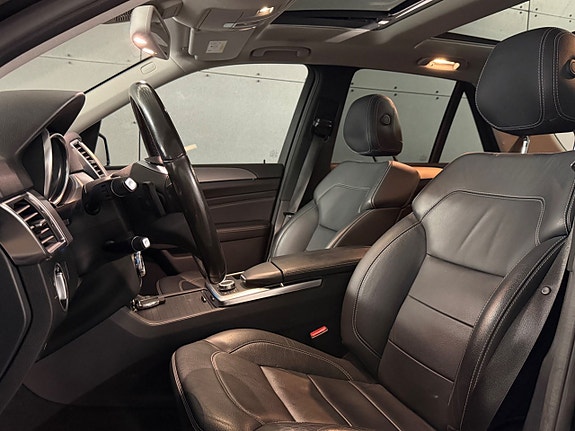 Mercedes-Benz ML350 10 of 23