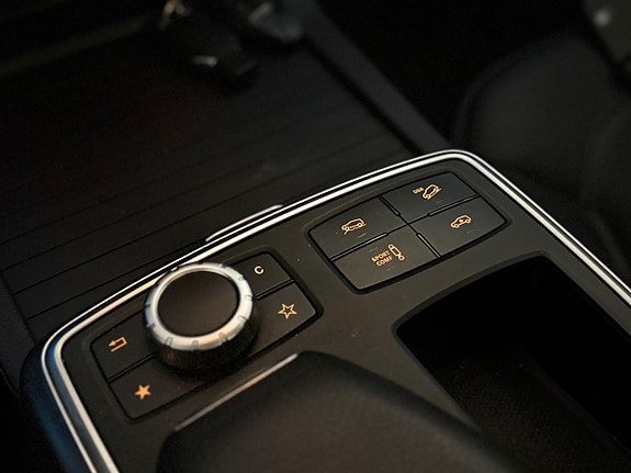 Mercedes-Benz ML350 15 of 23