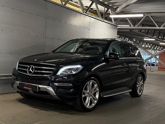 Mercedes-Benz ML350 3 of 23