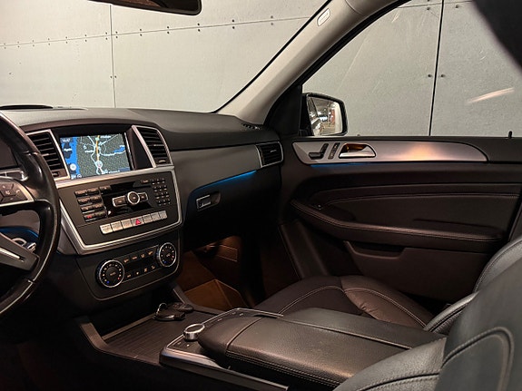Mercedes-Benz ML350 9 of 23