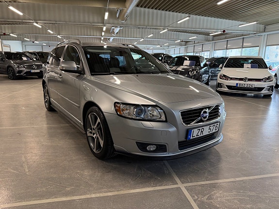 Volvo V50 2 of 13