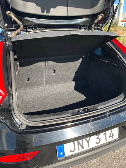Volvo V40 8 of 10