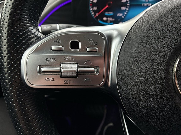 Mercedes-Benz EQC400 24 of 26