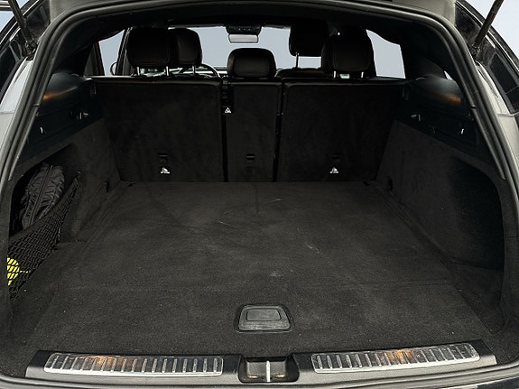 Mercedes-Benz EQC400 12 of 26
