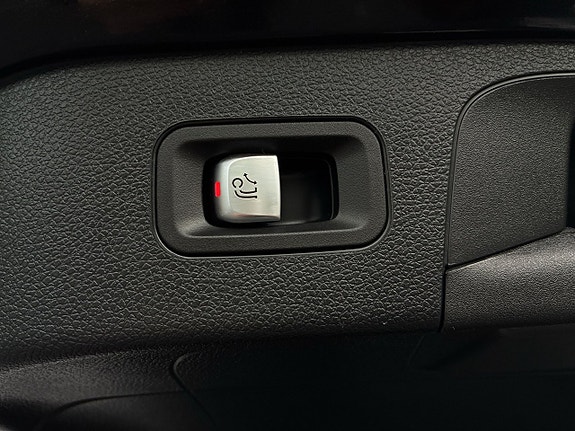 Mercedes-Benz EQC400 19 of 26