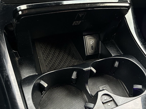 Mercedes-Benz EQC400 23 of 26