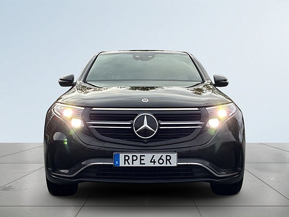 Mercedes-Benz EQC400 2 of 26