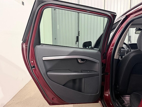 Volvo V70 18 of 24