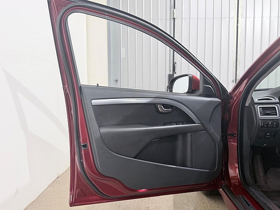 Volvo V70 8 of 24