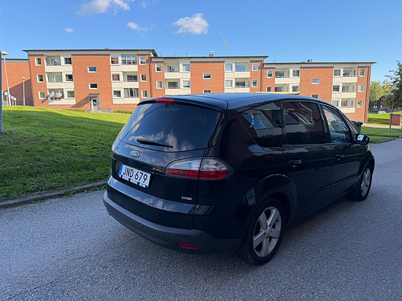 Ford S-MAX 3 of 4