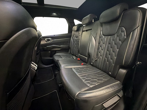Kia Sorento 26 of 30