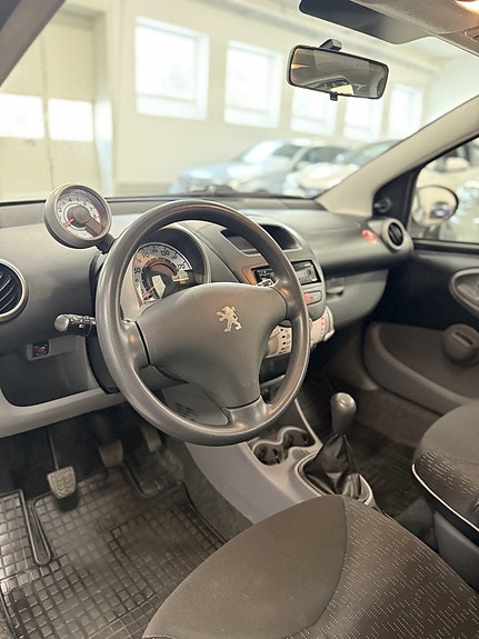 Peugeot 107 6 of 9
