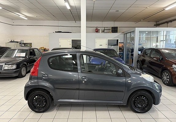 Peugeot 107 2 of 9
