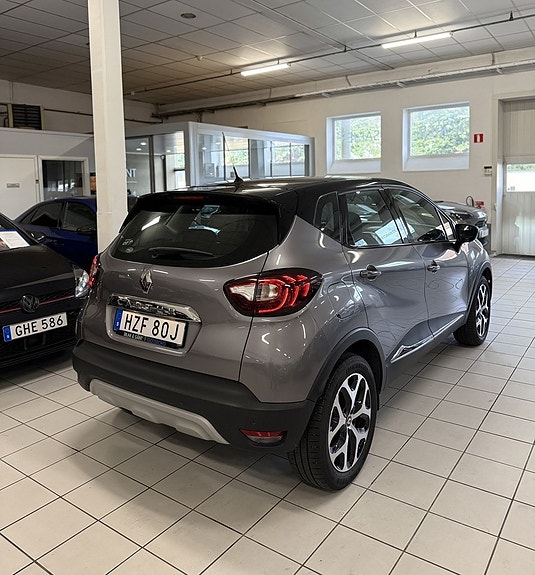 Renault Captur 3 of 21