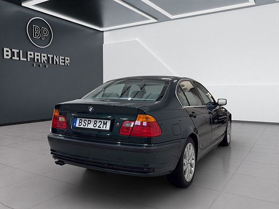 BMW 320i 5 of 16