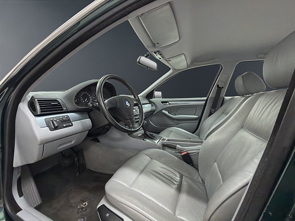 BMW 320i 8 of 16