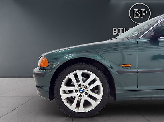 BMW 320i 16 of 16