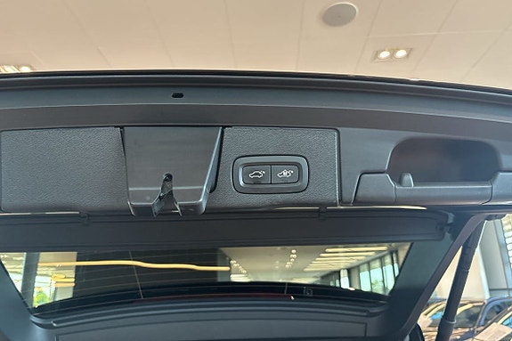 Volvo XC60 14 of 30