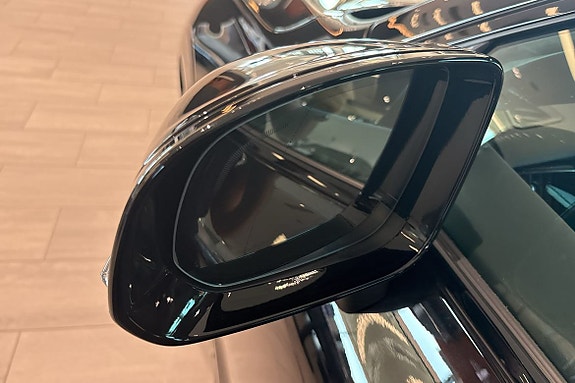 Volvo XC60 16 of 30
