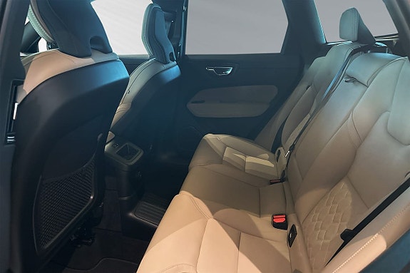 Volvo XC60 8 of 30