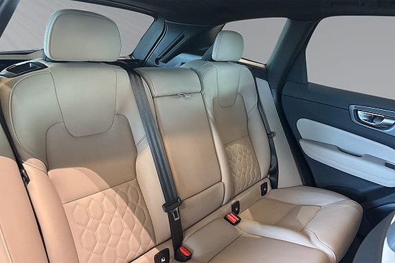 Volvo XC60 11 of 30