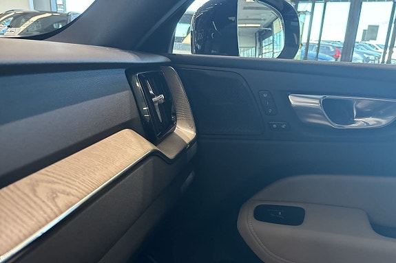 Volvo XC60 25 of 30