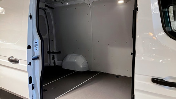 Nissan Interstar 7 of 12