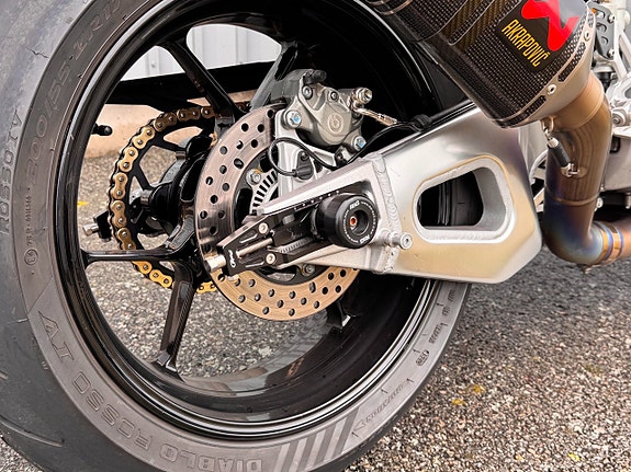 Aprilia TUONO 1100 V4 FACTORY 9 of 9