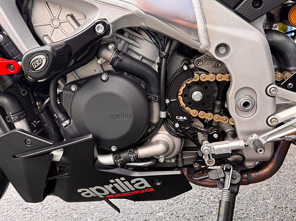 Aprilia TUONO 1100 V4 FACTORY 7 of 9