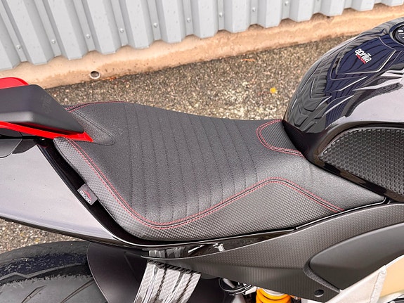 Aprilia TUONO 1100 V4 FACTORY 3 of 9