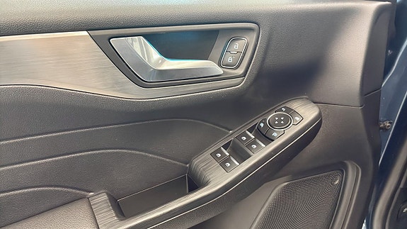 Ford Kuga 11 of 14