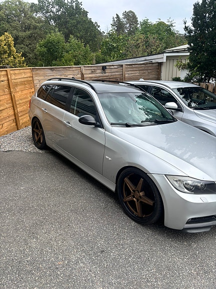 BMW 325i 3 of 5