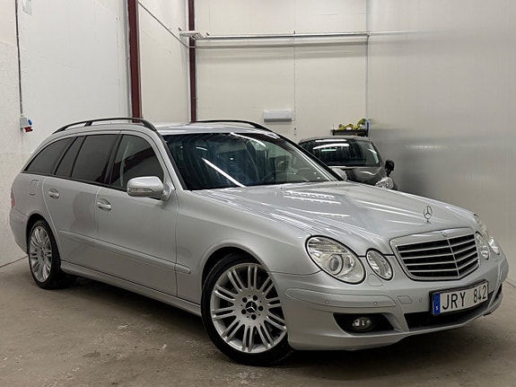 Mercedes-Benz E220 4 of 5