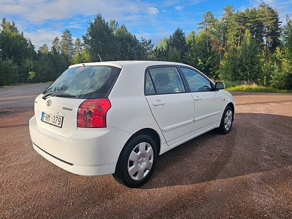 Toyota Corolla 3 of 8