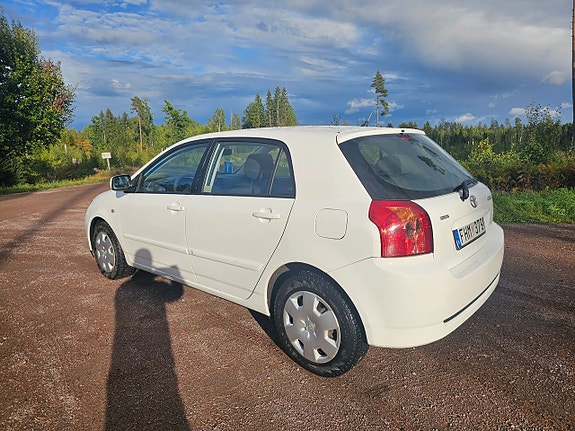 Toyota Corolla 2 of 8