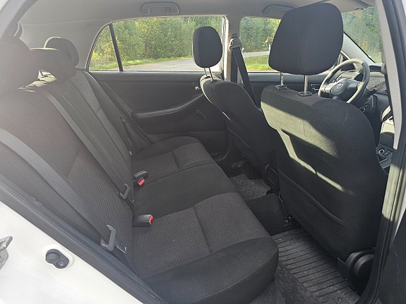 Toyota Corolla 7 of 8