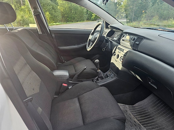 Toyota Corolla 5 of 8