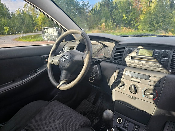 Toyota Corolla 6 of 8